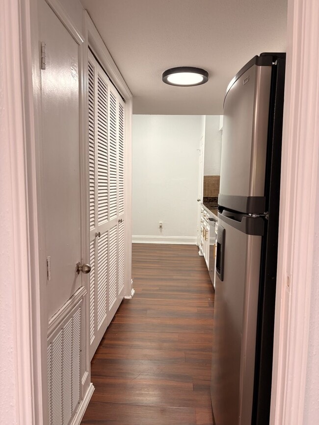 Photo - 2100 Tanglewilde St Unidad 203