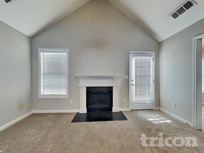 Photo - 2051 Meadowglen Ln