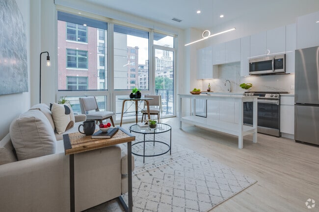 1BR, 1BA - 685SF - (Livingroom) - 812 West Adams