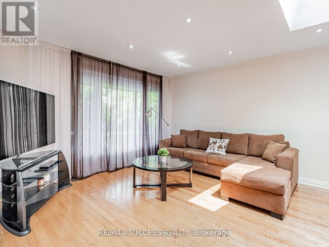 Photo - 7 Point O'Woods Dr