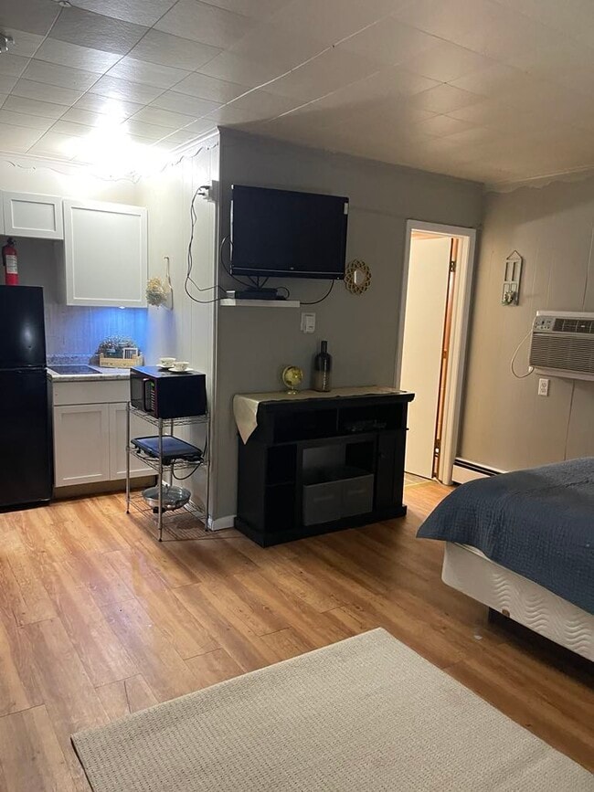 Building Photo - 605 30th Ave W Unit #12