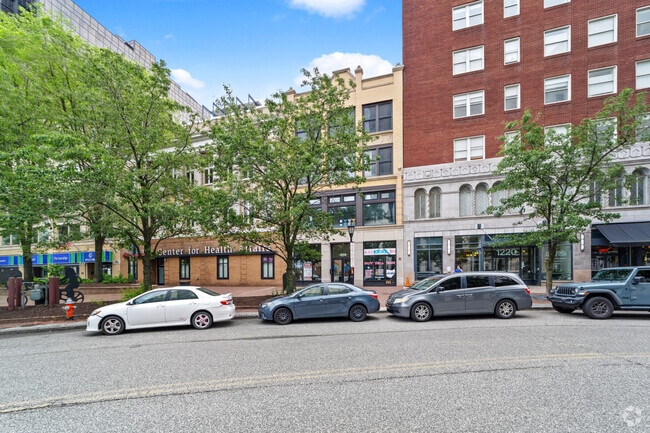 Building Photo - 1224 Huron Rd E Unit 403 Rental