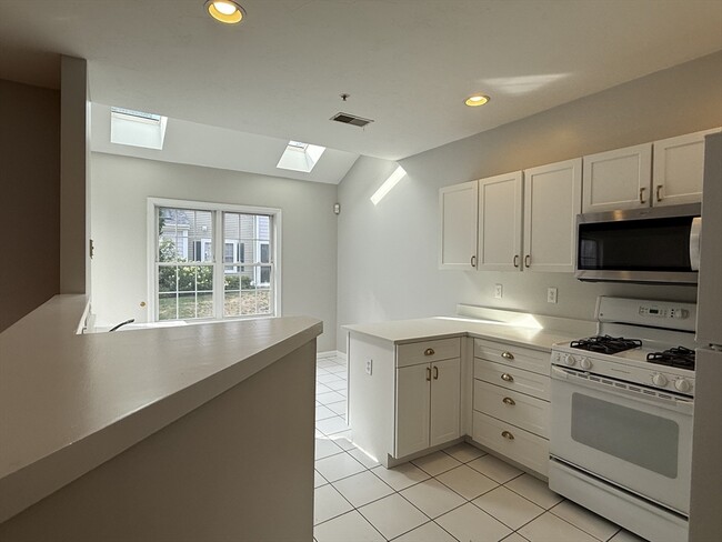 Building Photo - 37 Village Dr Unit 37 Rental
