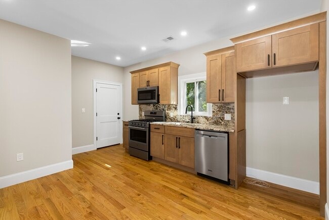 Photo - 31 Woodale Ave Unit 2