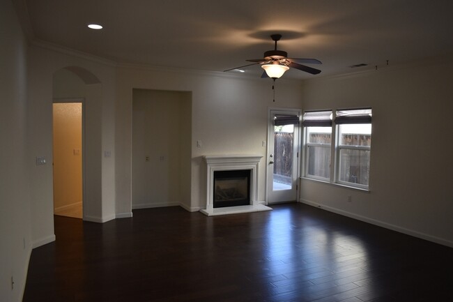 Photo - 805 Vía Rosa