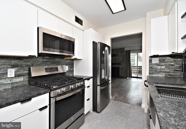 Photo - 190 Barry Ave