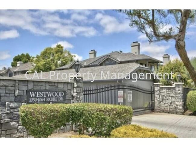 Building Photo - Upper level 2 bedroom & 1 bathroom condomi...