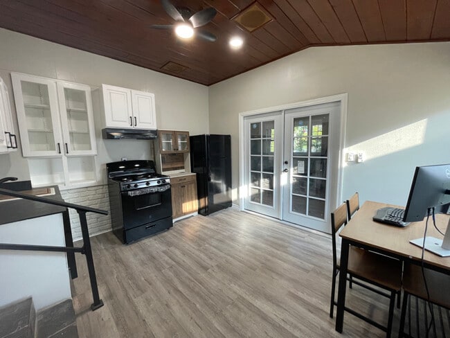 Building Photo - 13712 Saranac Dr Rental