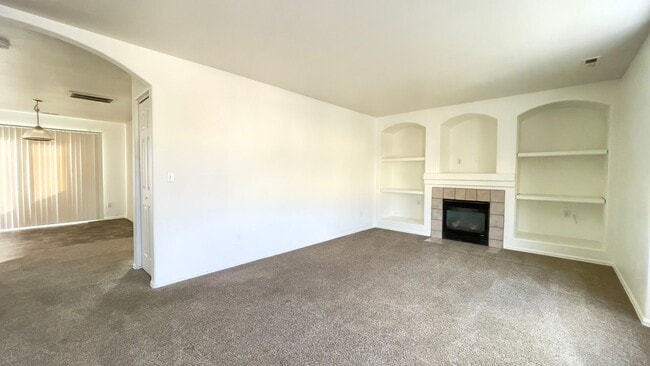 Photo - Upper 2 bed, 2 bath Condo on Leland for rent!