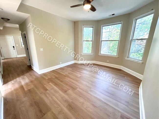 Building Photo - 1854 N Kedvale Ave Unit 2r Rental