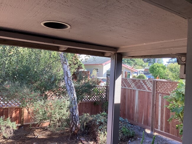 Private front yard - 681 37th Ave Unit Private Duplex#B