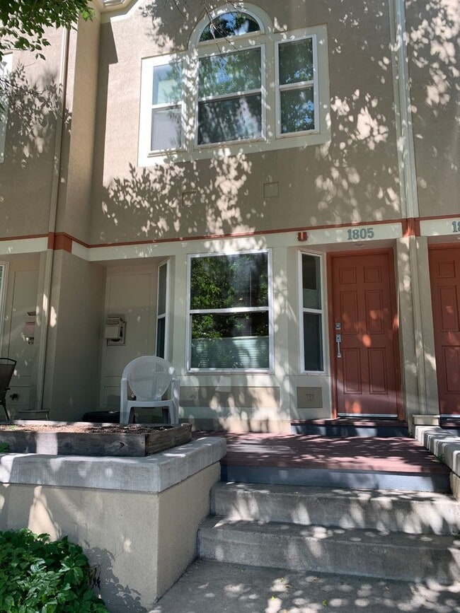 Building Photo - Charming 2 Bed/1.5 Bath Townhome Near Downtown Boulder