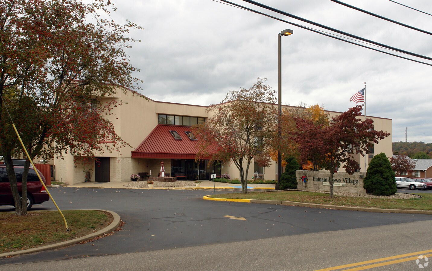 Putnam Howe Village - Putnam Howe Village Apartments