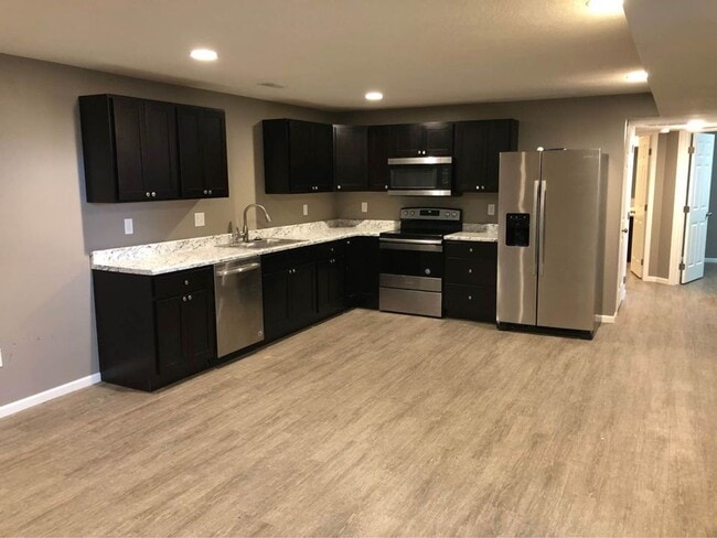 Building Photo - 305 Elm St Unit 305 Elm St - 4