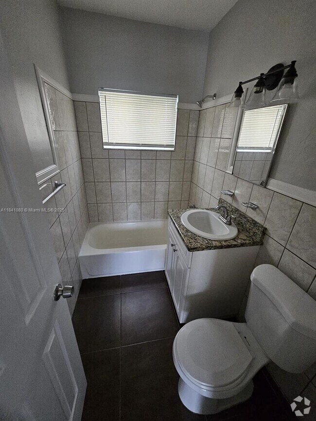 Building Photo - 521 NE 82nd Terrace Unit 9 Rental