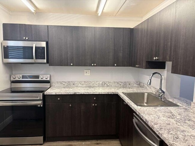 Building Photo - 1700 NW 58th Terrace Unit 2h