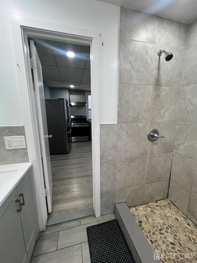 Photo - 387 Market St