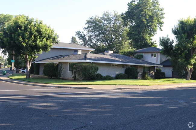 Building Photo - 2210 Ceanothus Ave Unit #2 Rental