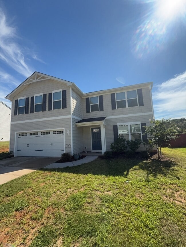 5 Bedroom 2.5 Bathroom House - 5 Bedroom 2.5 Bathroom House