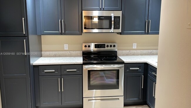 Building Photo - 120 Royal Pk Dr Unit 2D