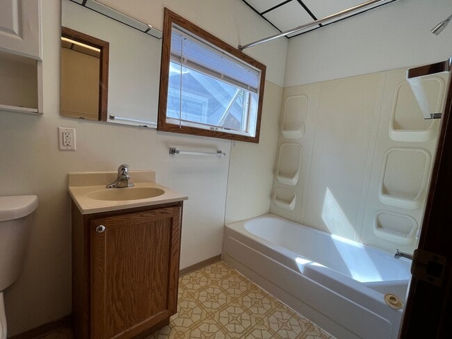 Photo - 2866 Wicklow St