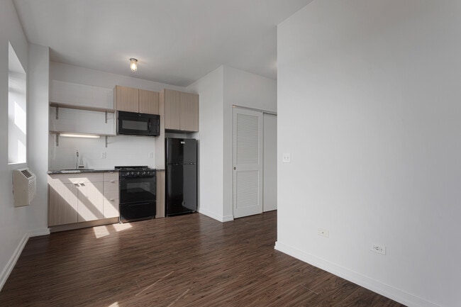 Photo - 1325 W Wilson Ave Unit 403