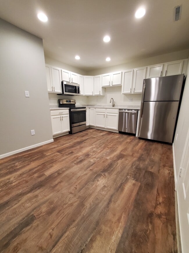 Photo - 2322 College St Unit 7