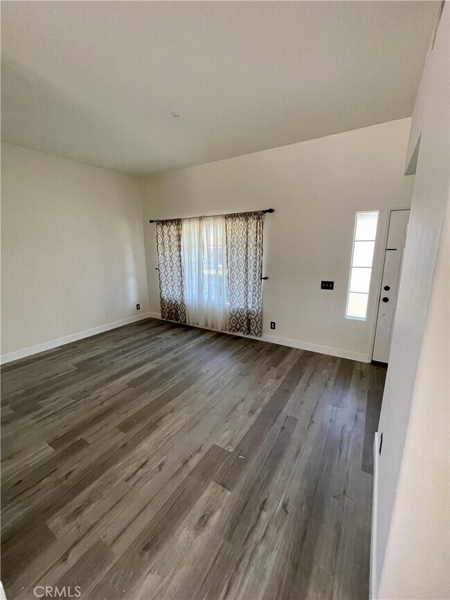 Photo - 1388 Sutherland Dr