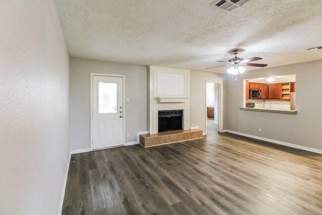 Photo - 3206 Teakwood Cir