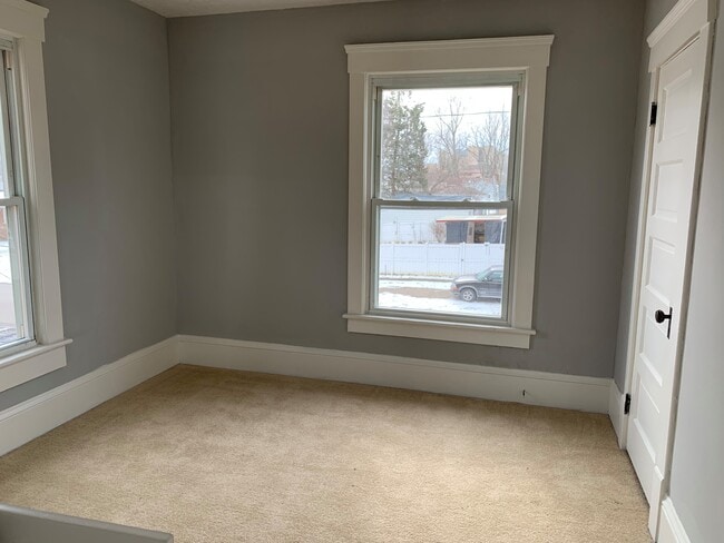 Photo - 287 5th St NE