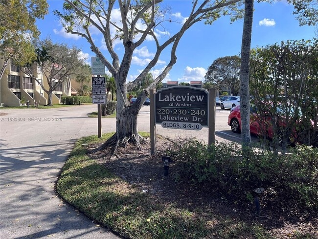 Photo - 220 Lakeview Dr Unit 202