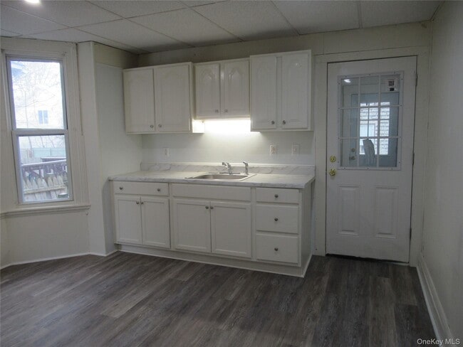 Photo - 77 Franklin St