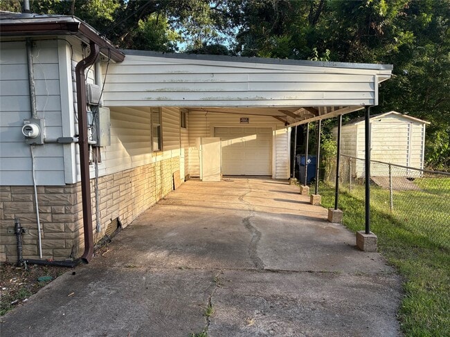 Photo - 5717 Eunice St