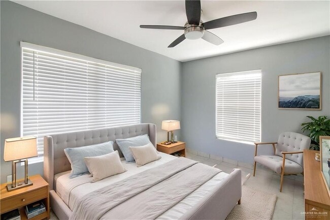 Photo - 13 E St