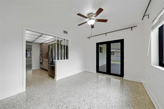 Photo - Southeast 9th Court, Hialeah, FL 33010 - 3...
