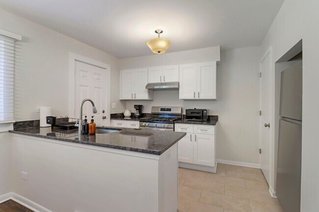 Photo - 2309 Western Ave Unidad 2311