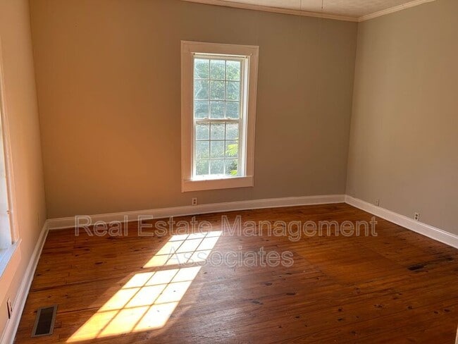 Photo - 192 Poplar St