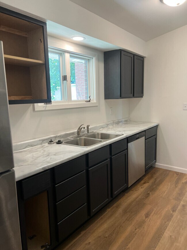 Photo - 305 Naples Dr