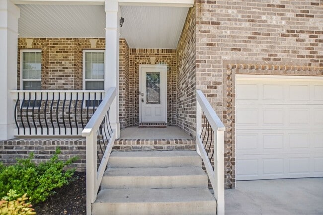 Photo - Pet Friendly Four Bedroom in Rossview!