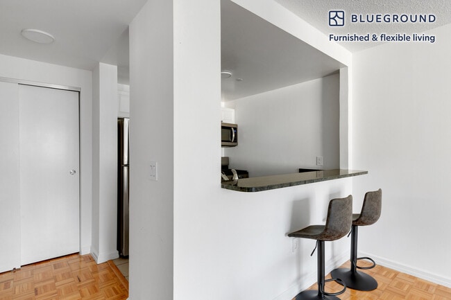 Photo - 520 W 48th St Unidad FL6-ID2074