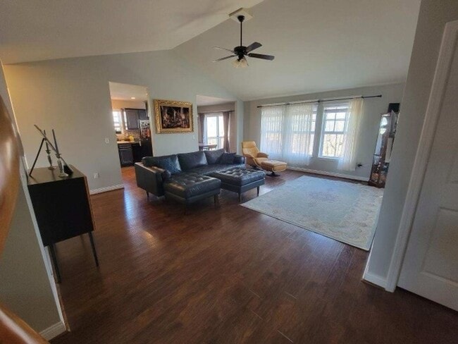 Building Photo - 230 Settlers Pass