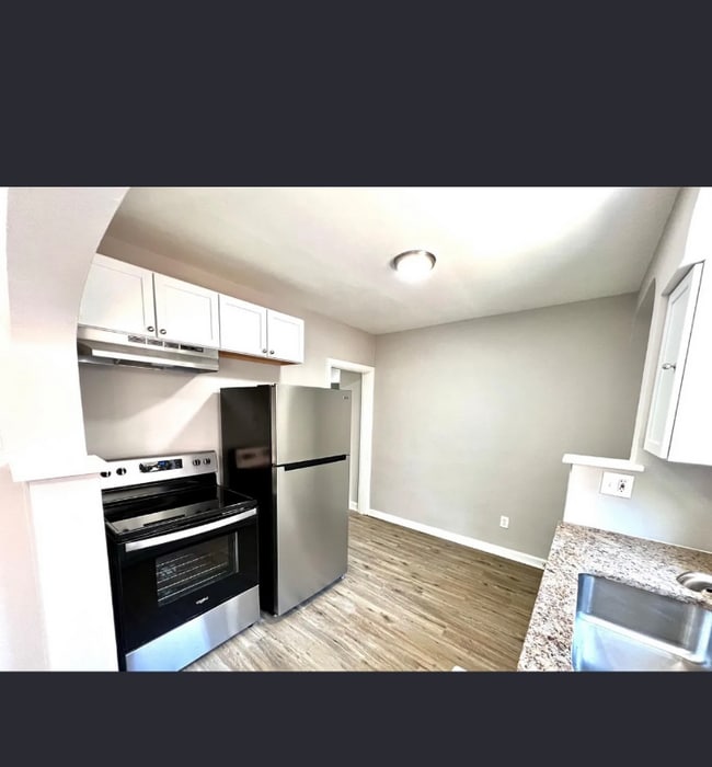 Building Photo - 5323 Laconia Ave