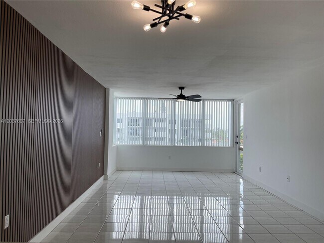 8233 Harding Ave Unidad 408
