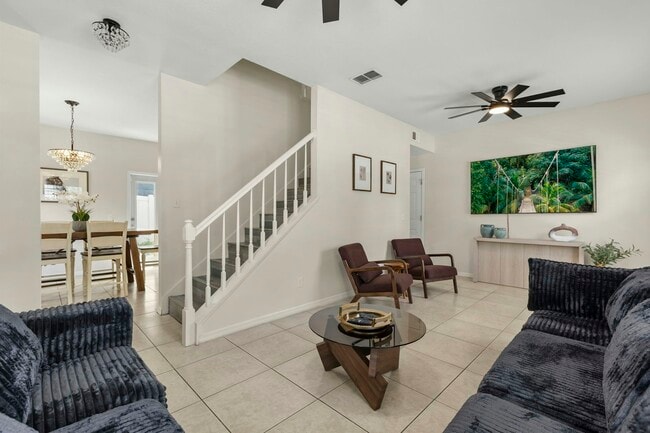 Photo - 809 N Fern Creek Ave
