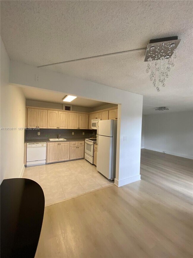 Photo - 1903 Bermuda Cir Unit D2