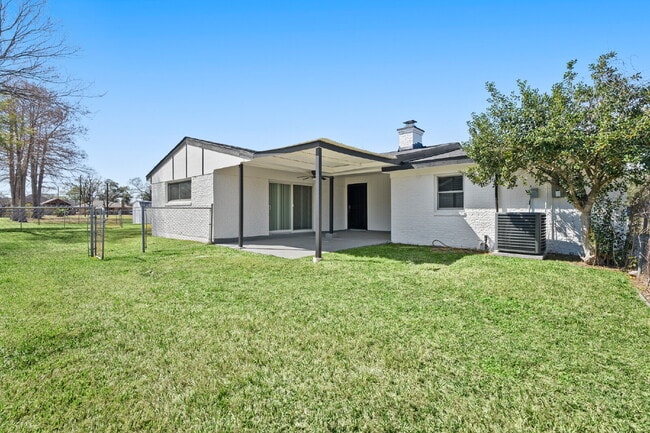 Photo - Newly Renovated 4/5 Bed 2 Bath in South Houston!