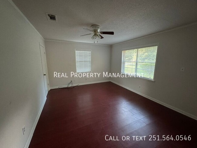 Photo - 503 Freeview Ave