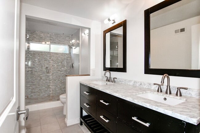 Building Photo - 7 Sandbar Dr