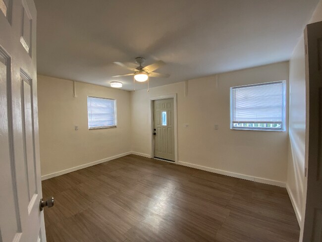 Photo - 6237 SE Lake Cir Dr Unidad A