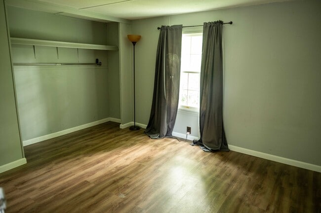 Photo - 716 West St